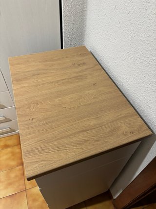 Cajonera blanca y madera