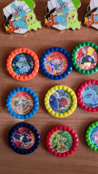 Colección Tazos Pokémon y 3 Pins