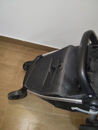 Carrito de bebé plegable gris oscuro