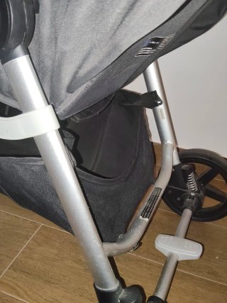 Carrito de bebé plegable gris oscuro