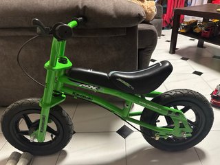 Bicicleta de equilibrio Kawasaki verde