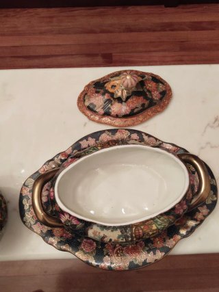 Conjunto Sopera y Vasija Decoración