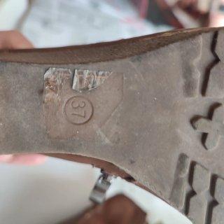 Botines marrones con hebillas