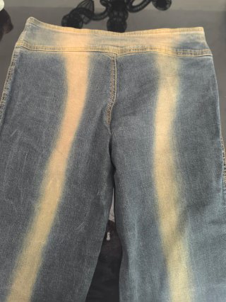 Pantalón vaquero desgastado