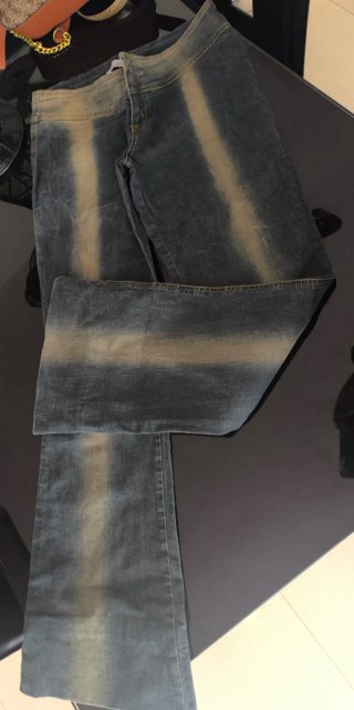 Pantalón vaquero desgastado