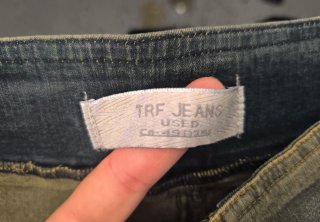 Pantalón vaquero desgastado