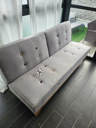 Sofá Cama Gris con Botones Multicolor