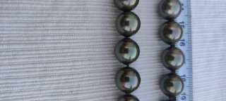 Collar Perlas de Mallorca verde aceituna quaki