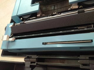 Máquina de escribir Olivetti Studio 46 azul