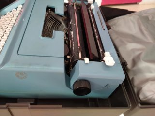 Máquina de escribir Olivetti Studio 46 azul