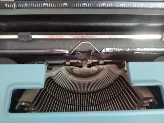 Máquina de escribir Olivetti Studio 46 azul