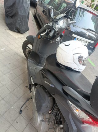 Moto Scooter SYM Negra  Automática