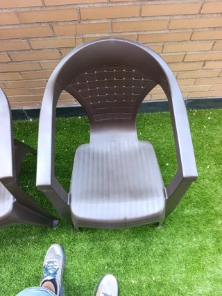 Mesa y 4 sillas de jardín