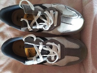 Tenis Munich grises y amarillos