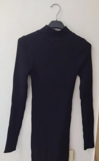 Vestito nero collo alto