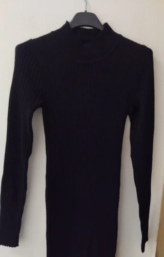 Vestito nero collo alto