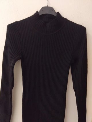 Vestito nero collo alto