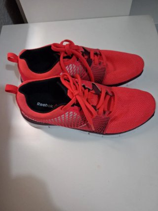 Deportivas Reebok Rojas y Negras