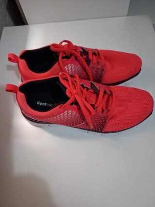 Deportivas Reebok Rojas y Negras