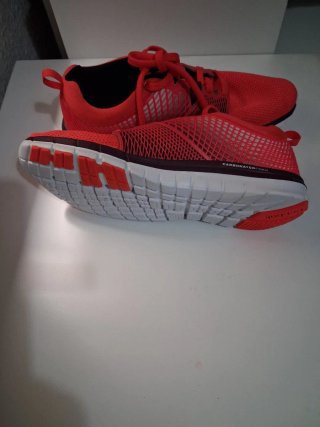 Deportivas Reebok Rojas y Negras