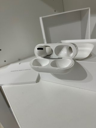 Airpods Derecho y Estuche de carga. 1º Generación.