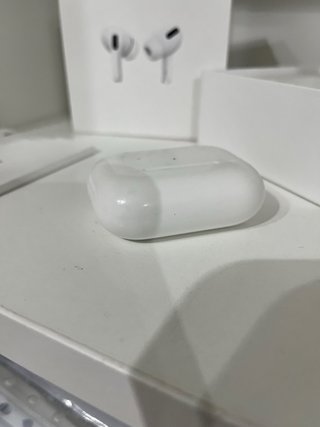 Airpods Derecho y Estuche de carga. 1º Generación.