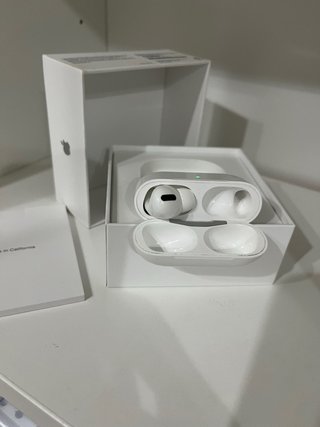 Airpods Derecho y Estuche de carga. 1º Generación.