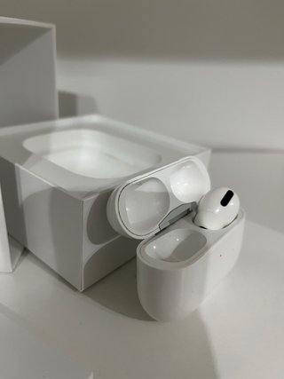 Airpods Derecho y Estuche de carga. 1º Generación.