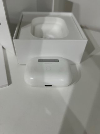 Airpods Derecho y Estuche de carga. 1º Generación.