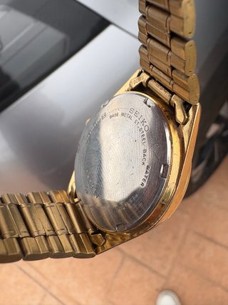 Reloj Seiko Quartz Dorado