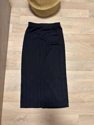 Falda larga negra con botones