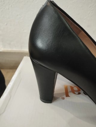 Zapatos tacón Unisa negros T40