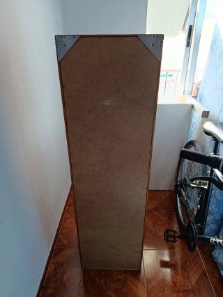 Mueble vitrina madera y cristal