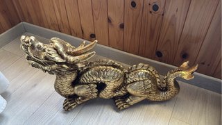 GRAN FIGURA DRAGÓN PAN DE DE ORO