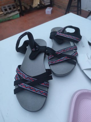 Lote de sandalias y chanclas T. 39-41