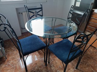 Mesa redonda de forja con cristal y 4 sillas forja