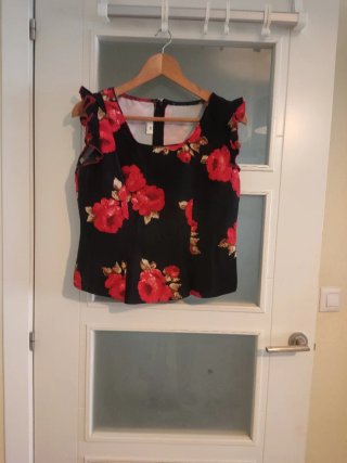 Traje Flamenca Negro con Flores Rojas