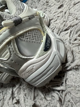 Zapatillas Off-White Plata y Blanco