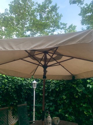 Sombrilla de jardín beige