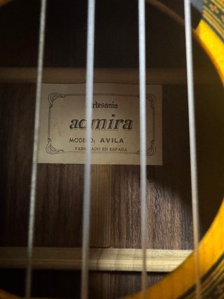 Guitarra Clásica con Funda Negra nueva si usar