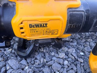 Desbrozadora, motosierra y soplador DeWalt