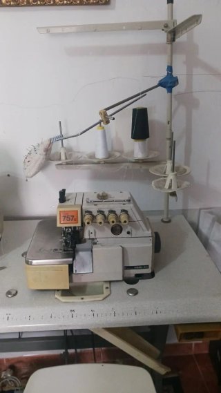 Máquina Remalladora Overlock 757E