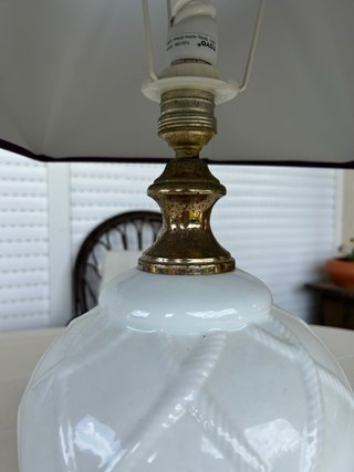 Lámpara de mesa cerámica blanca