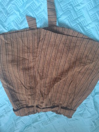 Pantalón corto de lino con rayas