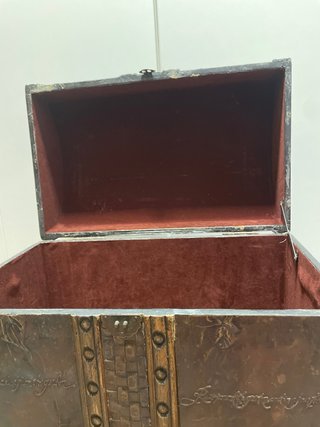 Cofre decorativo metal y madera