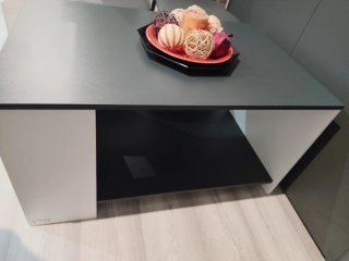 Mesa de salón madera gris y blanca