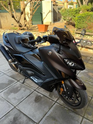 Yamaha TMAX 560 Tech Max AÑO 2025 Y SÓLO 2500 Km