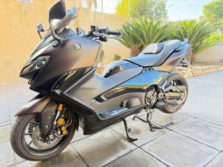 Yamaha TMAX 560 Tech Max AÑO 2025 Y SÓLO 2500 Km