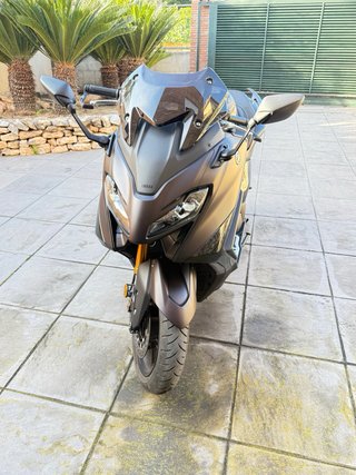 Yamaha TMAX 560 Tech Max AÑO 2025 Y SÓLO 2500 Km