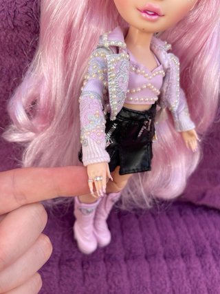 Muñeca Rainbow High Minnie Choi DIFICIL DE VER
